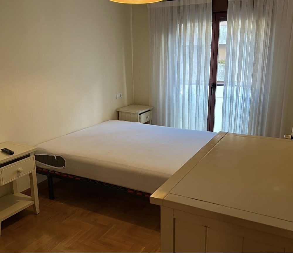 Dormitorio principal antes del home staging