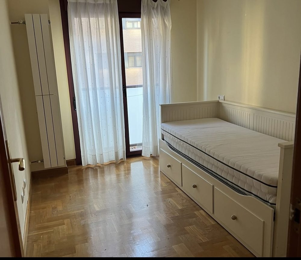 Habitación pequeña antes del home staging