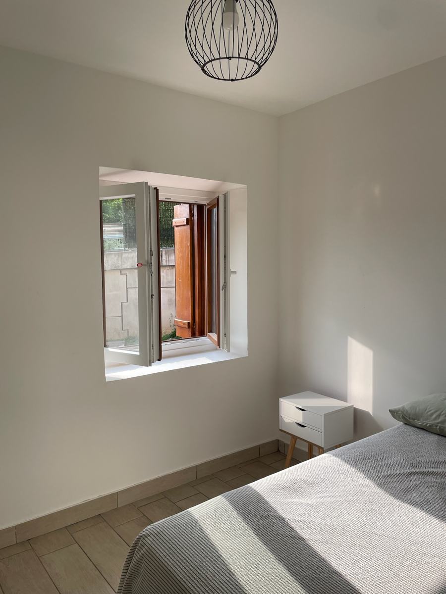 Dormitorio saneado y pintado