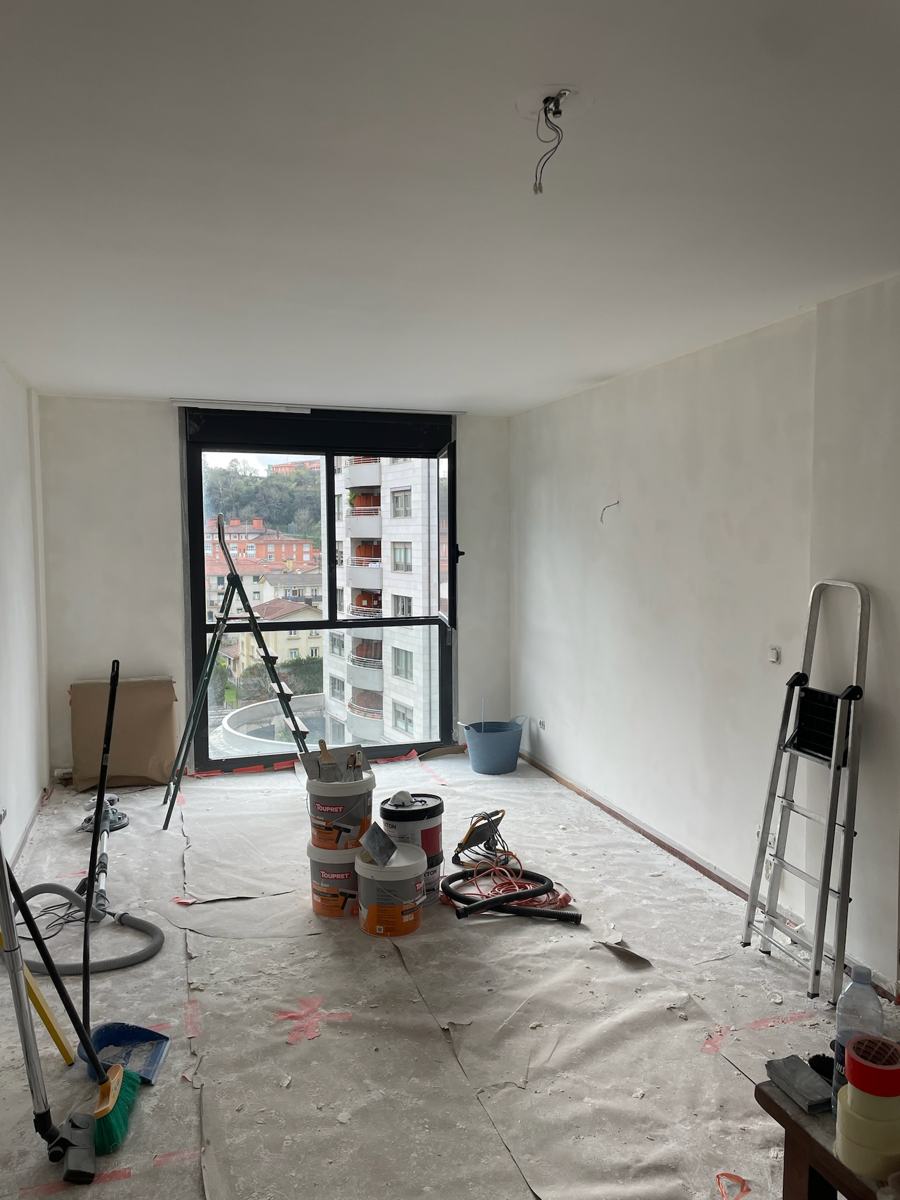 Habitación con las paredes alisadas